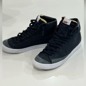Nike Men’s Blazer Mid 77 Size 12 Black